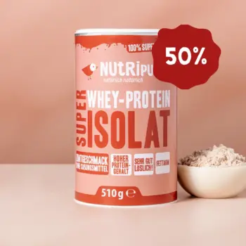 Hier ist ein Produktbild des Super Isolat Whey Proteinpulvers Zimt. Jetzt mit 50% Rabatt.