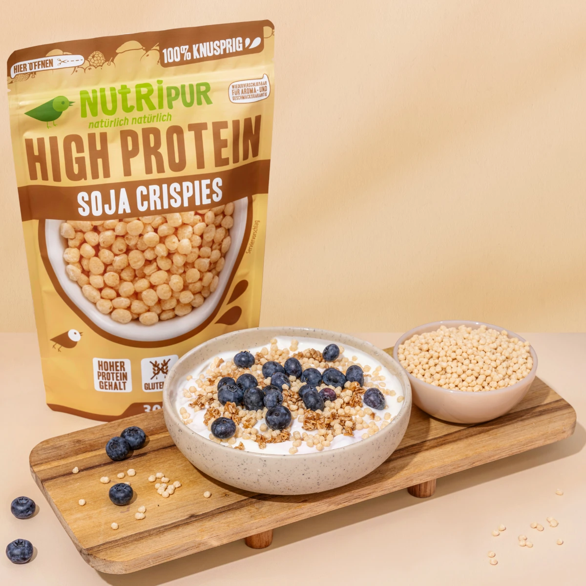 Bild zeigt High-Protein Soja-Crispies im Müsli