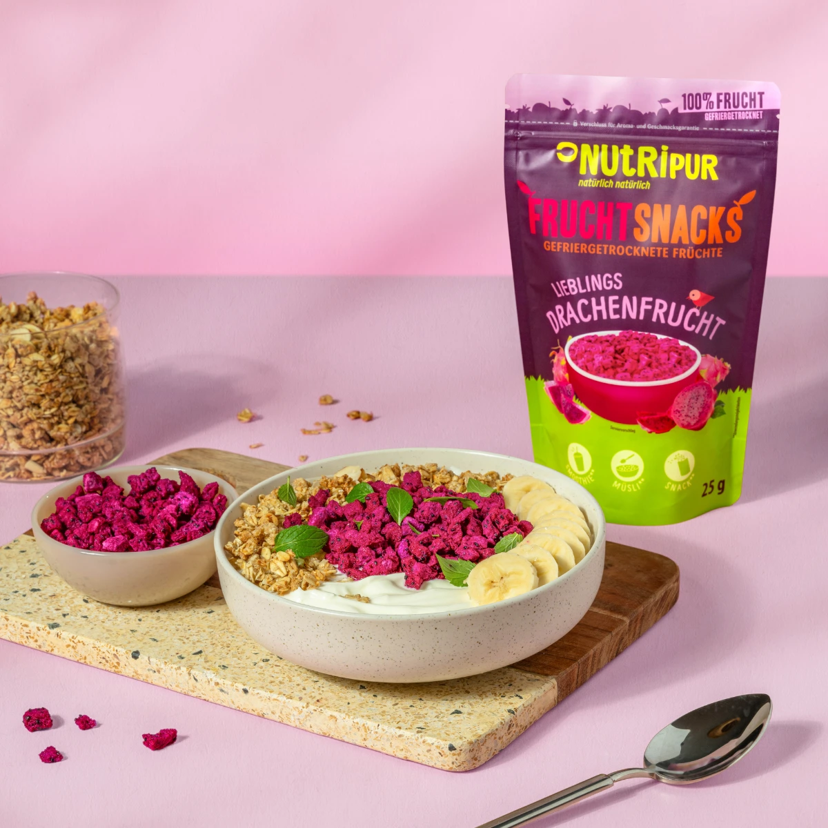 Bild zeigt gefriergetrocknete Drachenfrüchte im Müsli