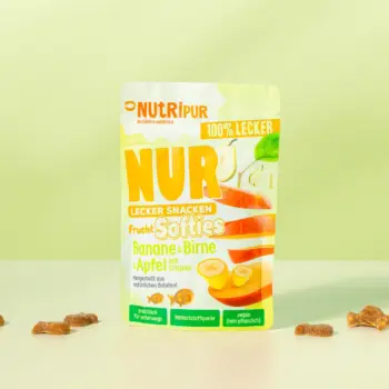 Hier ist ein Produktbild der NUR Frucht Softies Banane, Birne & Apfel mit Crispies von NutriPur