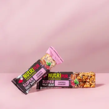 Hier ist ein Produktbild der Nussriegel Super Nut mit Mandeln und Cranberries