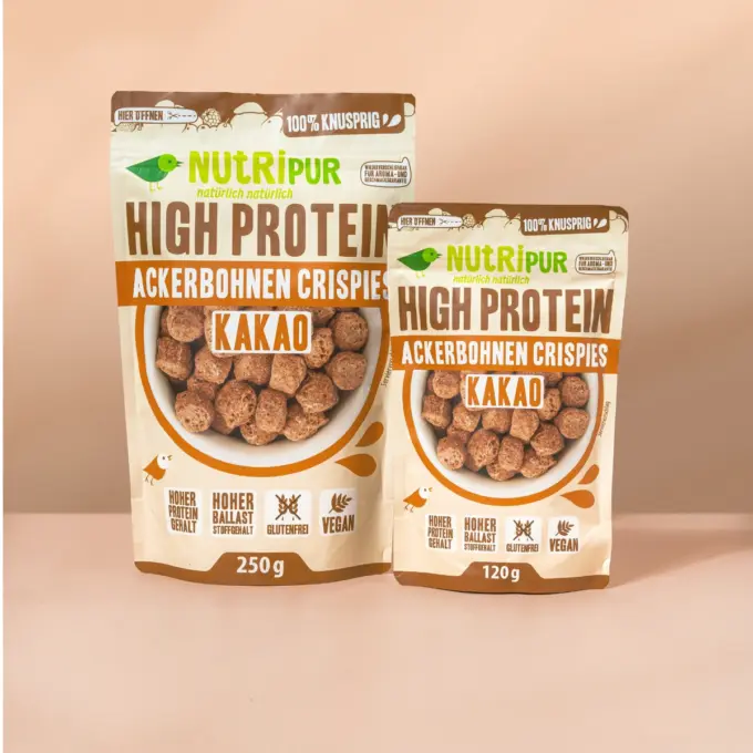 Hier ist ein Bild der von NutriPur zum Kauf angebotenen Varianten der Ackerbohnen Crispies Kakao.