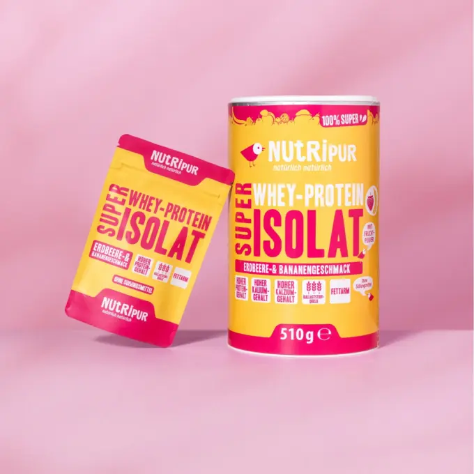 Hier ist ein Bild der von NutriPur zum Kauf angebotenen Variante des Super Isolat Whey Proteinpulvers Erdbeer-Banane