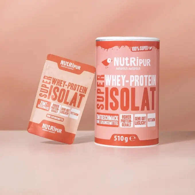 Hier ist ein Bild der von NutriPur zum Kauf angebotenen Variante des Super Isolat Whey Proteinpulvers Zimt